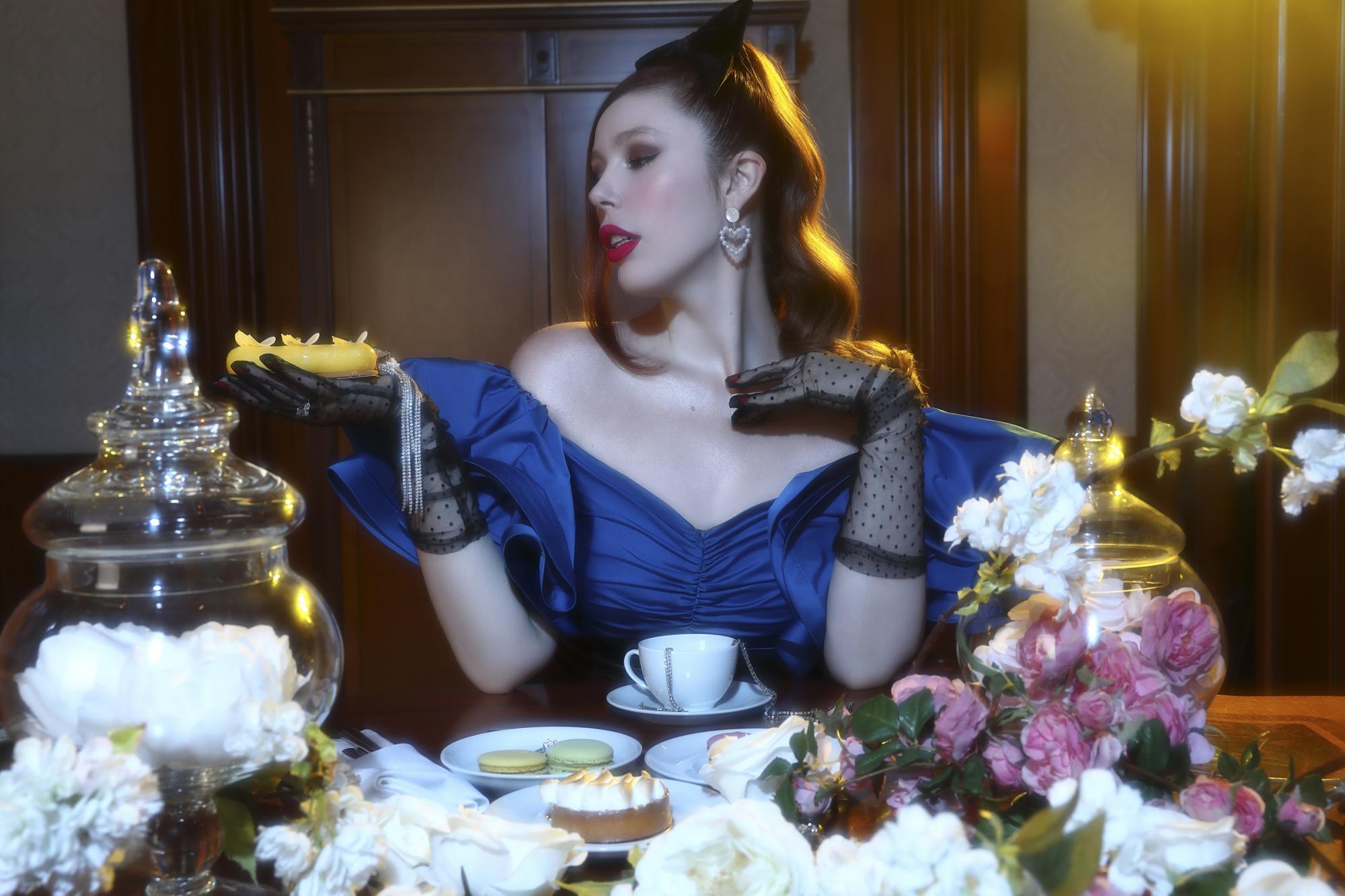 Банты, воланы и розовый: Андре Тан и Соня Плакидюк показали, как нарядиться на Новый год (фото)